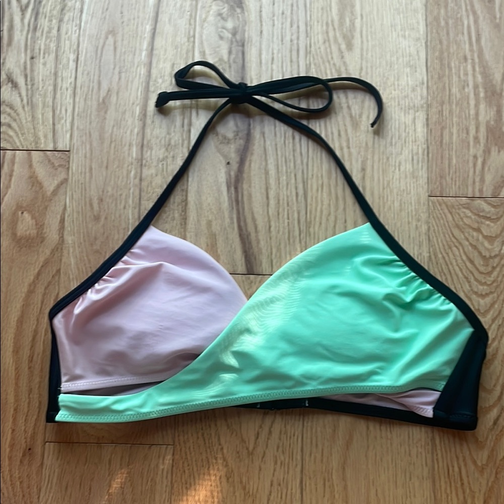 SKINNY DIP || By Melissa Twisted Bikini Top Size Large